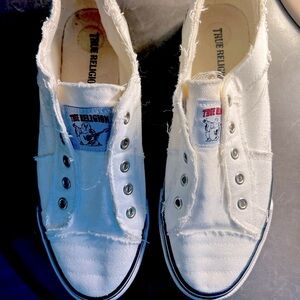 True Religion Slip On white canvas sneakers size 10.Excellent vintage condition